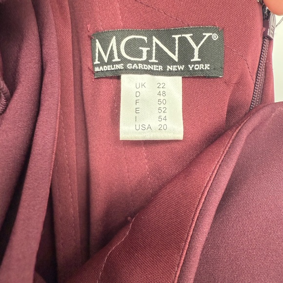 Elegant One-Shoulder Burgundy Dress - Picture 4 of 4